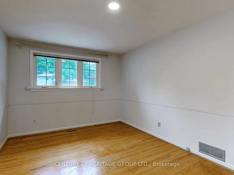 1 Dunsinane Dr — Photo 18