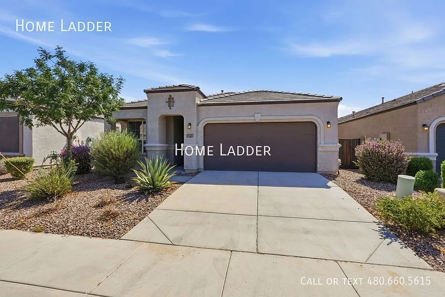 2713 N Camden Dr