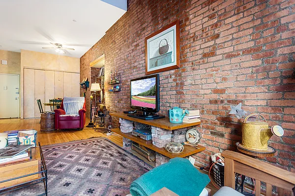 Sold by Keller Williams Realty Landmark II | media 21