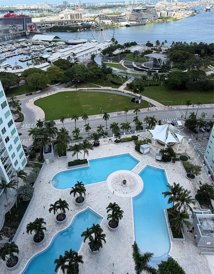 Vizcayne South Condo — Photo 1