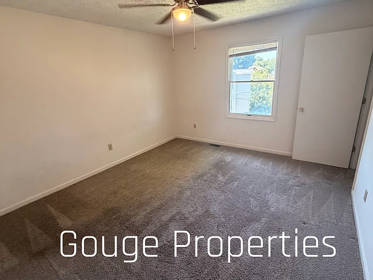 100 Hillcrest Dr #3 — Photo 6
