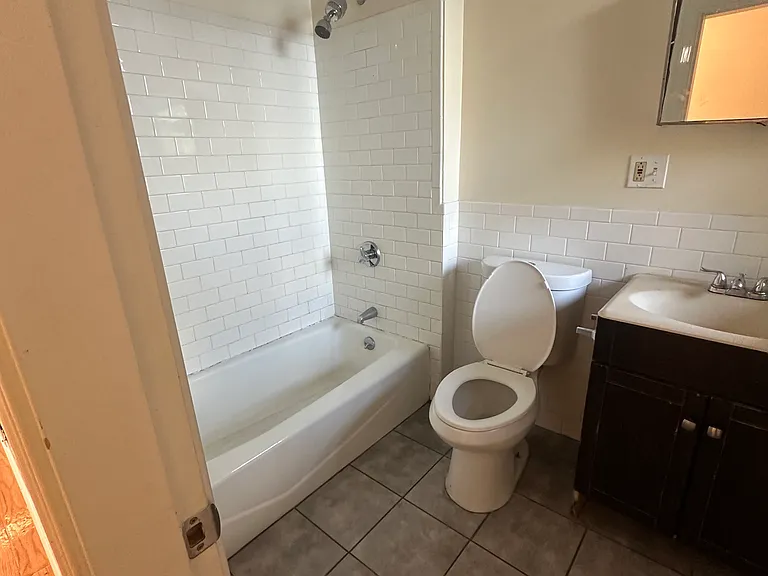 92 Lucerne St #2 — Photo 4