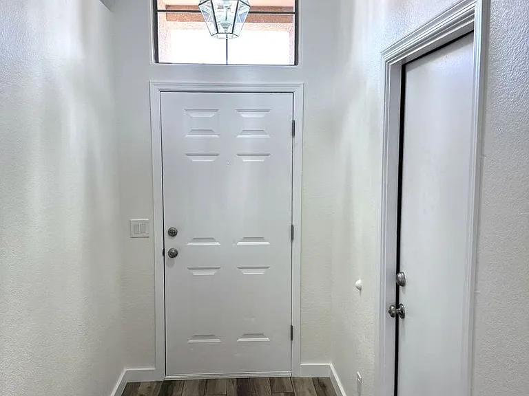 12710 W Ash St — Photo 2