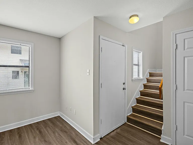 1013 Windrose Dr — Photo 5