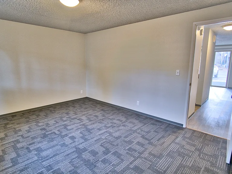 1302 NW Knoxville Blvd #303 — Photo 5