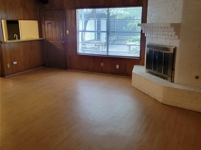 1802 Leona Dr — Photo 5