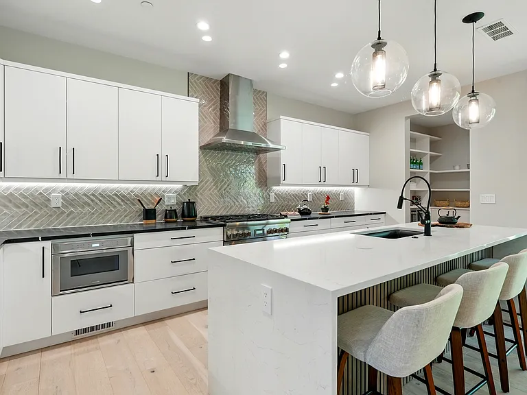 2860 Table Mesa Dr — Photo 6