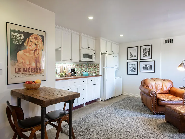 2212 Lake Shore Ave — Photo 4