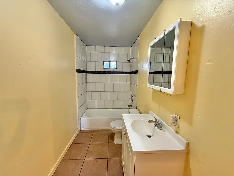 722 S Vaughn Ave — Photo 9