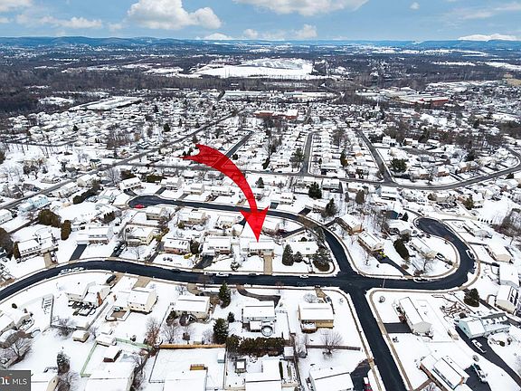 2nd image of 821 Colonial Dr