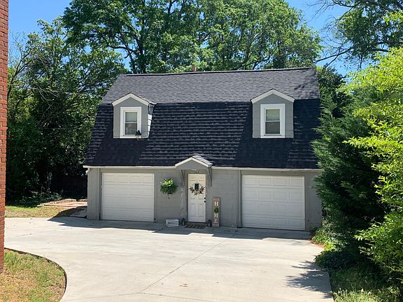 Garage Apt currently Vacant and can be rented with main house for additional fee.
