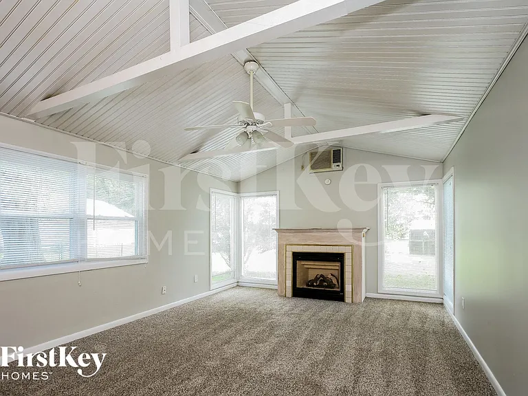 505 Vista Dr — Photo 9