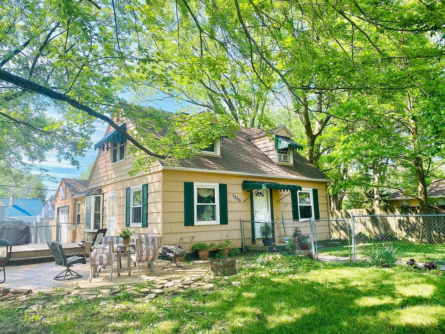 1205 Garden Ln photo 1