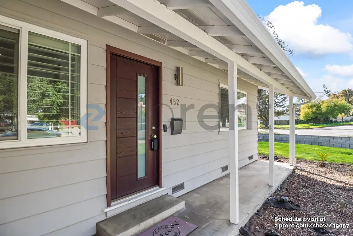 3 bed, 1.5 bath, 1200 sqft, $4,226 — Photo 1