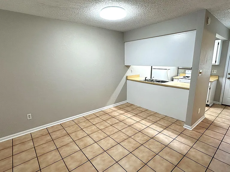 803 Timbers Ct — Photo 4