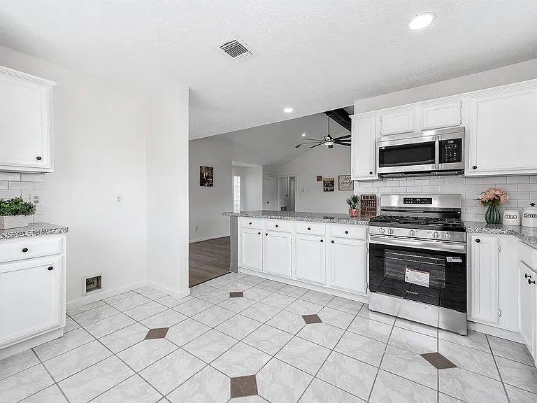 13407 Wells River Dr — Photo 14