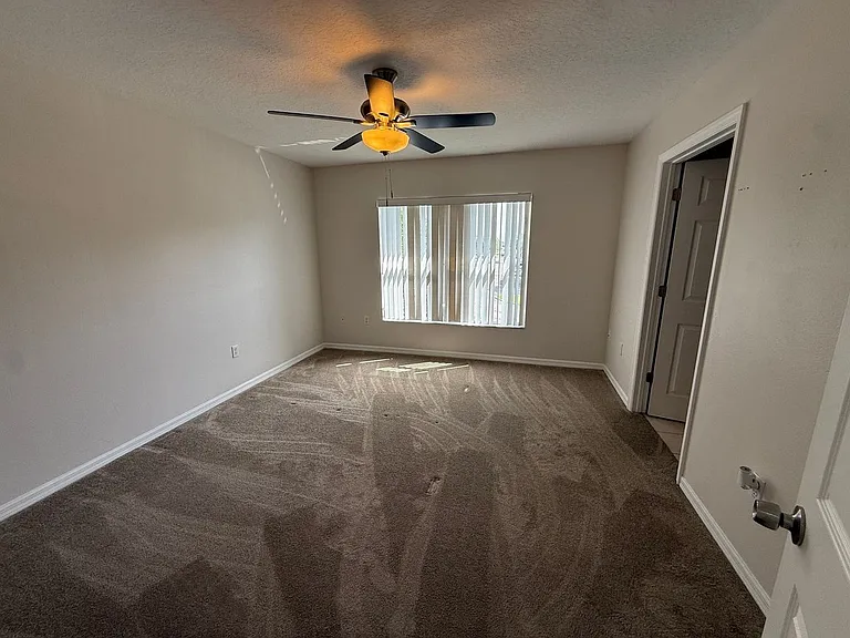 2404 Hassonite St — Photo 10