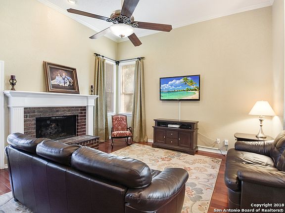 4th image of 3226 Mid Hollow Dr
