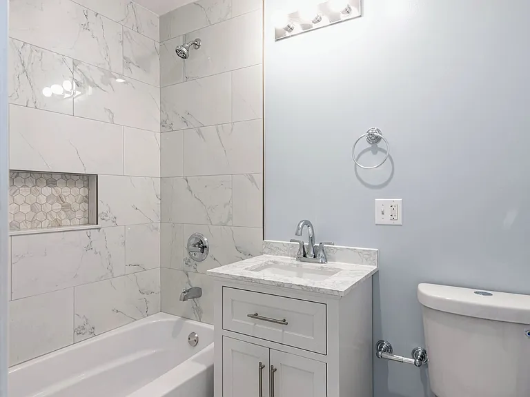 1022 W Ainslie St #3 — Photo 7