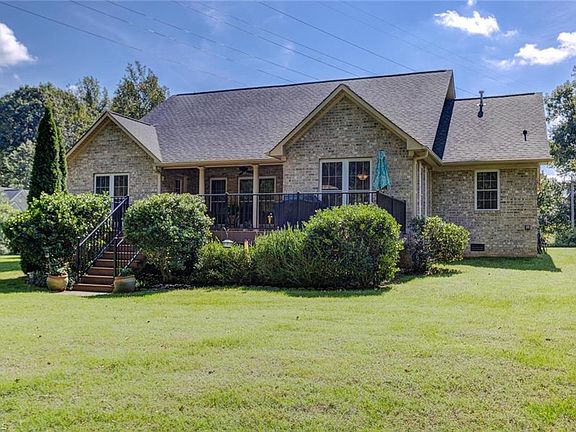4th image of 1002 Benton Ct
