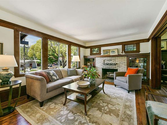5th image of 3834 Everett Ave