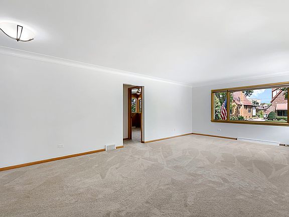 3rd image of 5818 N Odell Ave