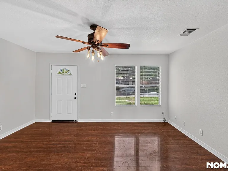 1534 Mardell St — Photo 2