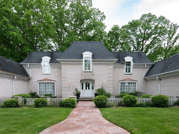 3rd image of 121 Sycamore Dr