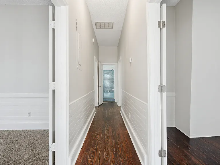 520 E Hall Ln — Photo 10