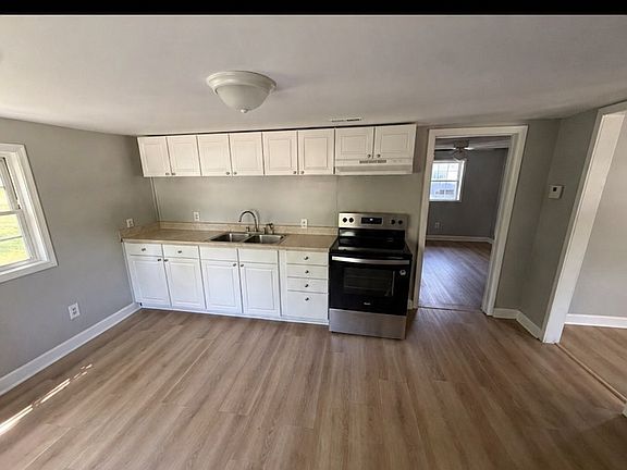 3rd image of 1206 W Walnut St