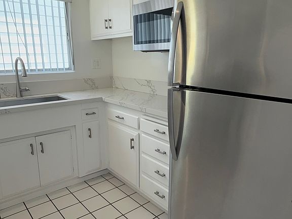 3rd image of 11748 Mayfield Ave APT 5