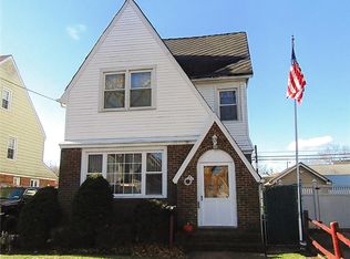 8612 241st St, Bellerose, NY 11426