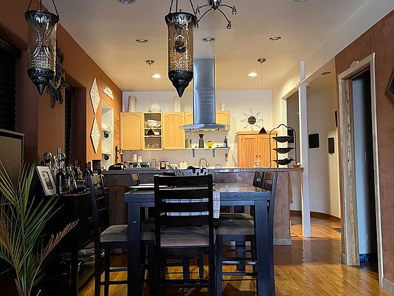 4th image of 2056 W North Ave Unit 1