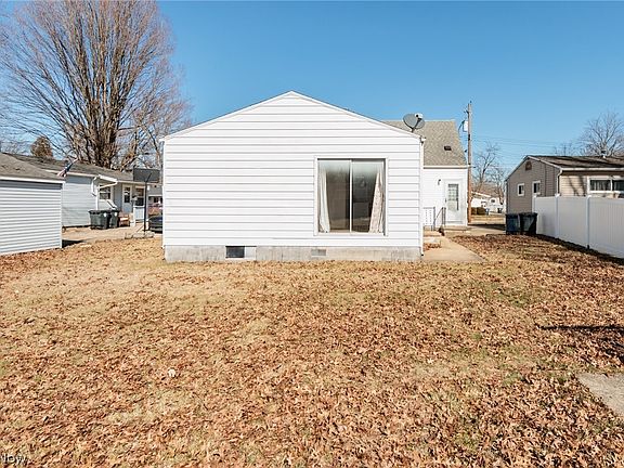 5th image of 1144 Sutherland Ave