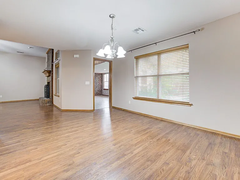 605 Eastview Dr — Photo 22