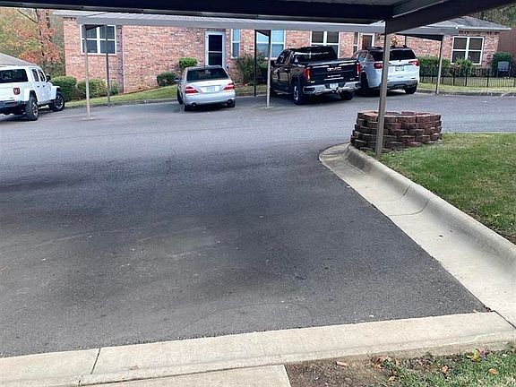 2nd image of 208 Southridge Ln APT J1