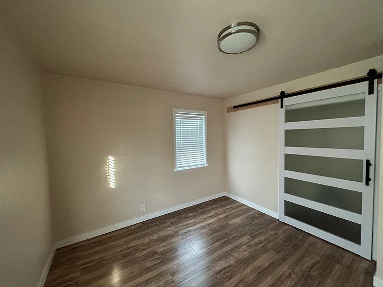 2351 Radcliffe Ave — Photo 21