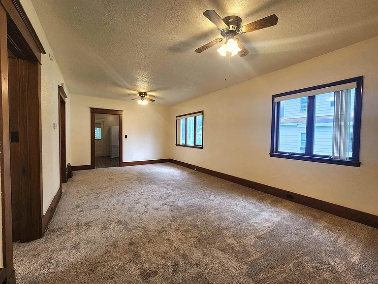 203 E Hines St — Photo 7