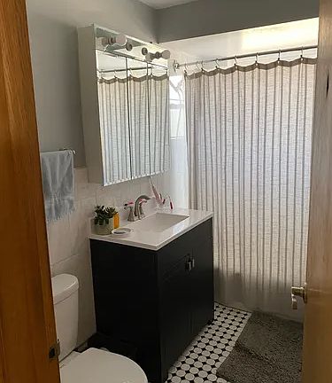 5th image of 5704 N Oriole Ave APT 3C