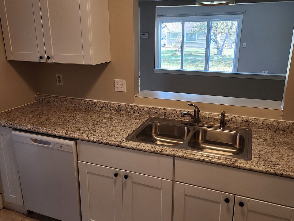 Looking to rear of house