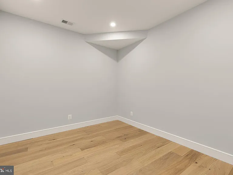 3215 Mount Pleasant St NW #202 — Photo 14