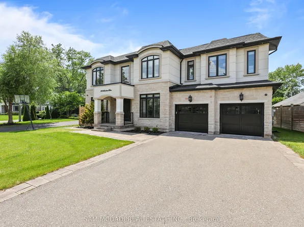 390 Sandhurst Dr, Oakville, ON L6L 4L3