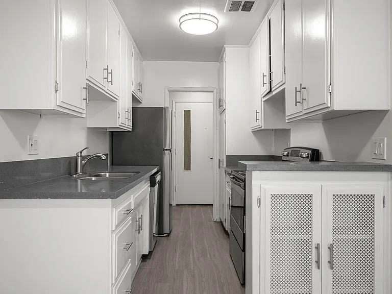 8011 W Romaine St — Photo 13