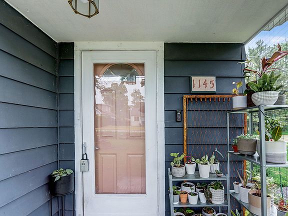3rd image of 1145 Park Ave