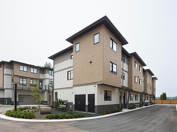 4th image of 1641 King Cres #11