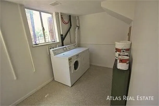 1833 N Hooker St — Photo 10