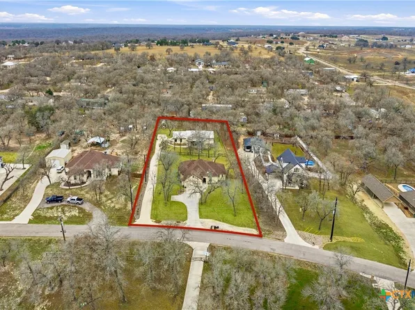 203 Champions Blvd, La Vernia, TX 78121