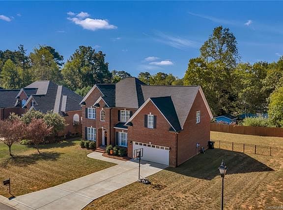 2nd image of 4659 McDade Ln