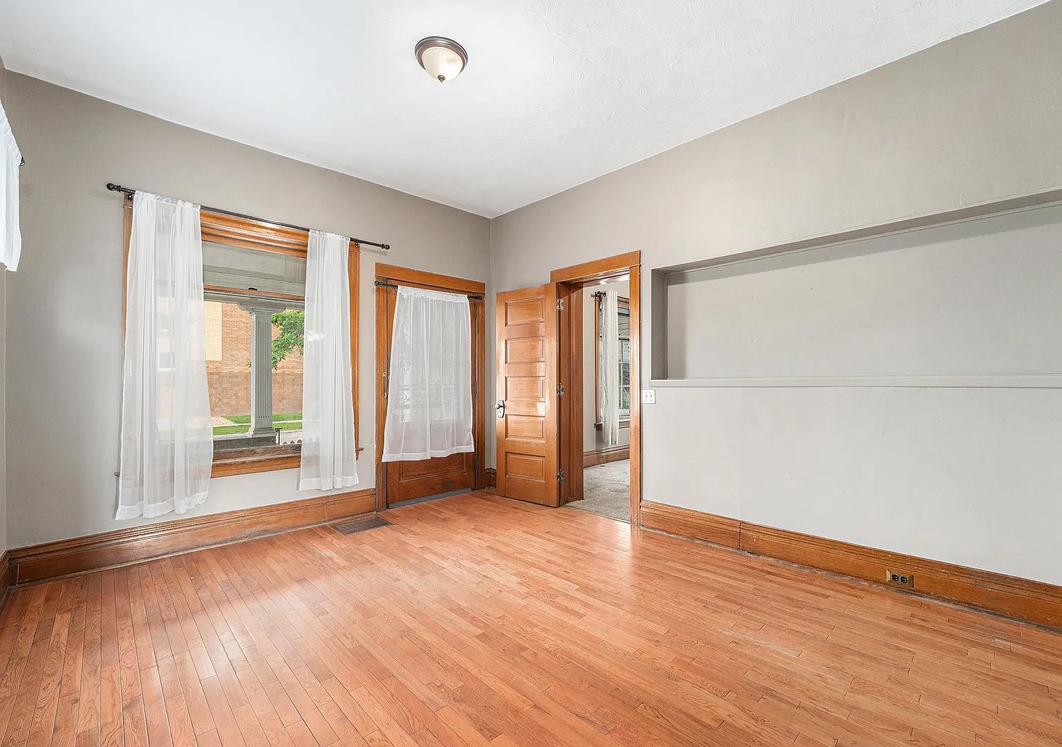 2 Bedroom 2 Bathroom in Popular Baker District! — Photo 3