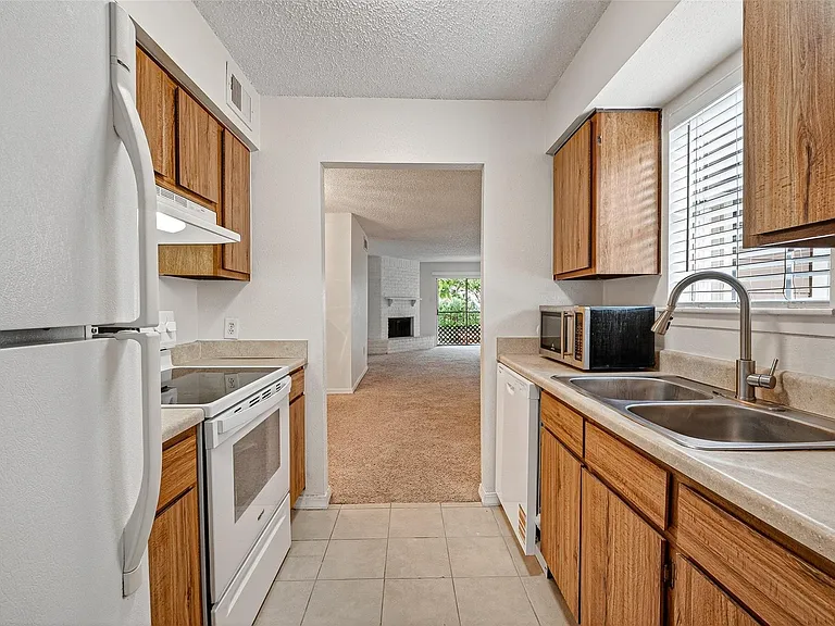 2800 Jeanetta St #406 — Photo 19